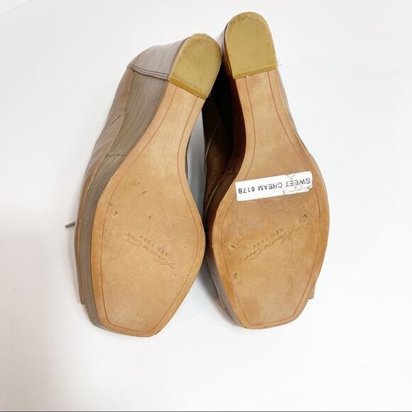 Kenneth Cole Reaction New York Peep Toe Sweet Crème Wedge Heels - Picture 8 of 8